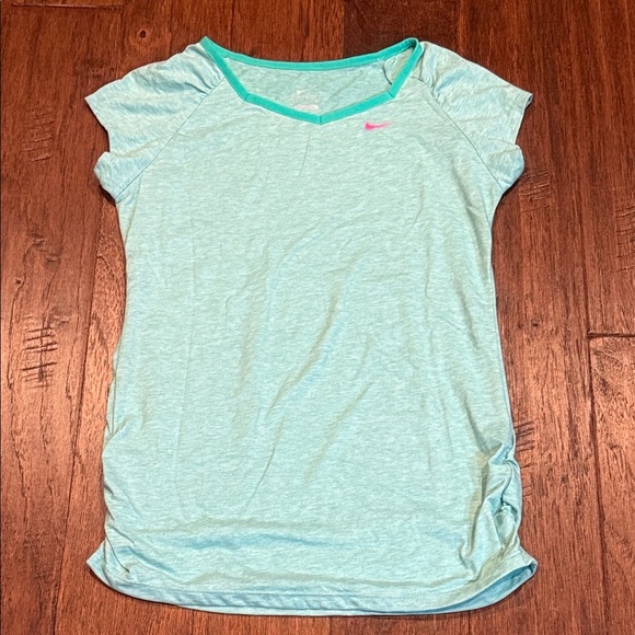 XL Juniors Nike DRI FIT Light Blue Athletic Top - Picture 1 of 8